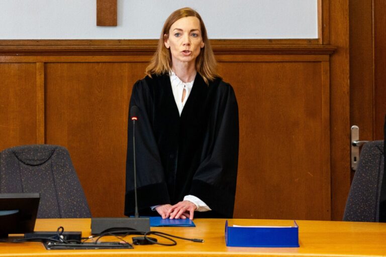 Vorsitzende Richterin Jennifer (M) Klingelhöfer leitet im Saal 38 des Landgerichts Saarbrücken die Urteilsverkündung im Prozess um die tödlichen Schüsse auf Polizeioberkommissar Simon Bohr. Ihr Urteil zu Ahmet G. macht viele Menschen wütend.