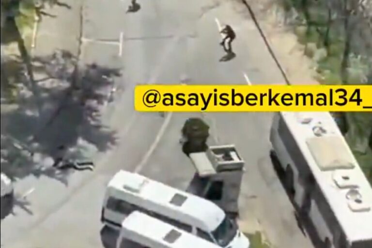 Das Bild zeigt Terror in Istanbul, weil das israelische Konsulat angegriffen wurde.