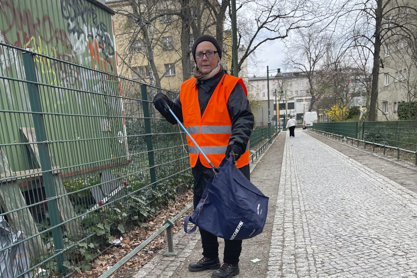 Marika Schmidt im Kampf gegen die Achtlosigkeit der Berliner. (Themenbild)