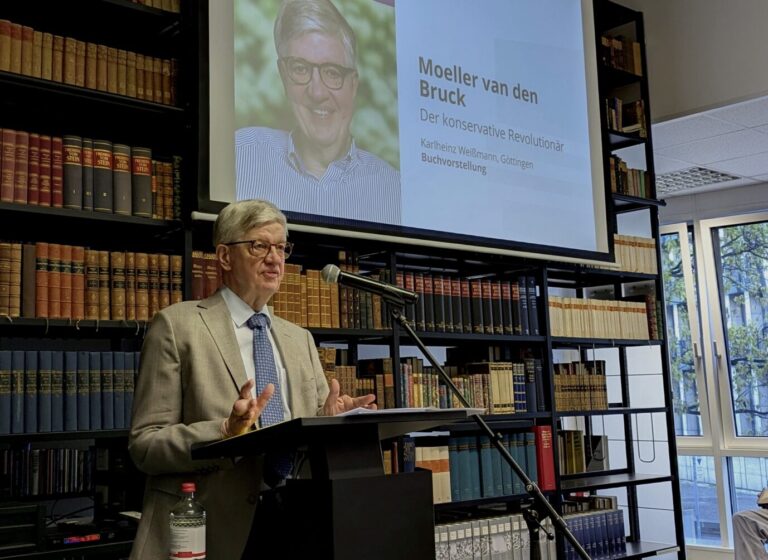 Der Historiker Karlheinz Weißmann referiert in der Bibliothek des Konservatismus (BdK) in Berlin über Arthur Moeller van den Bruck. Foto: BdK