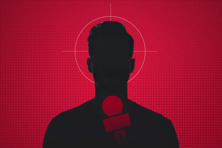 Ein Journalist im Fadenkreuz (Symbolbild): „Reporter ohne Grenzen“ sehen im Druck auf Reporter und Medien eine Ursache für schwindende Pressefreiheit. (Themenbild)
