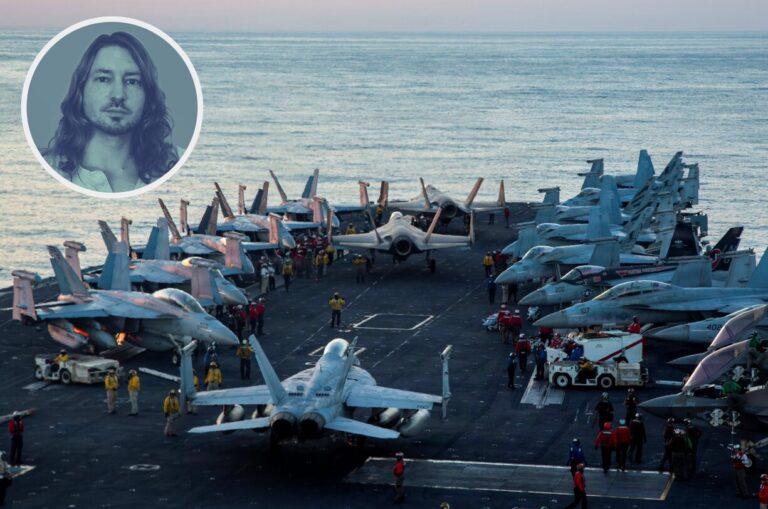 Trump gibt den Haltbefehl aus: Erstmal bleiben die Flugzeuge auf dem US-Flugzeugträger USS Abraham Lincoln ohne neue Angriffsziele.