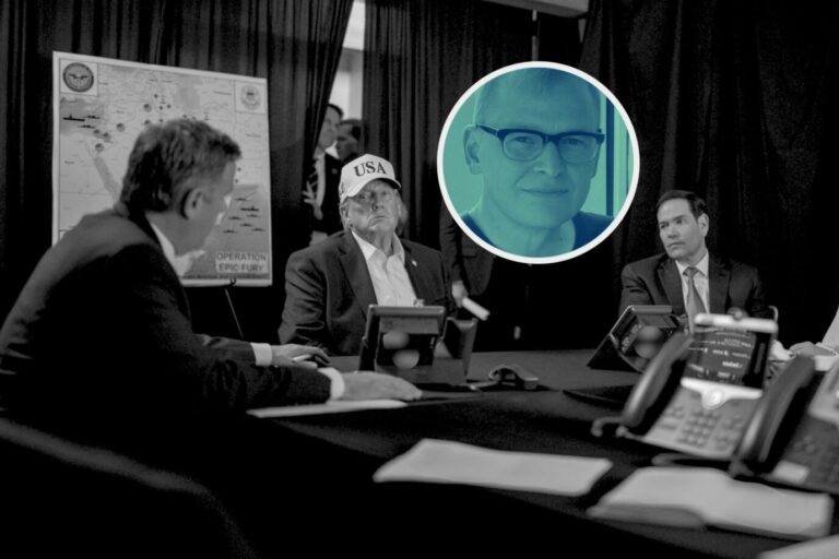 US-Präsident Donald Trump (m.) und sein Außenminister Marco Rubio (r.): Beobachten die Lage. (Themenbild/Collage)