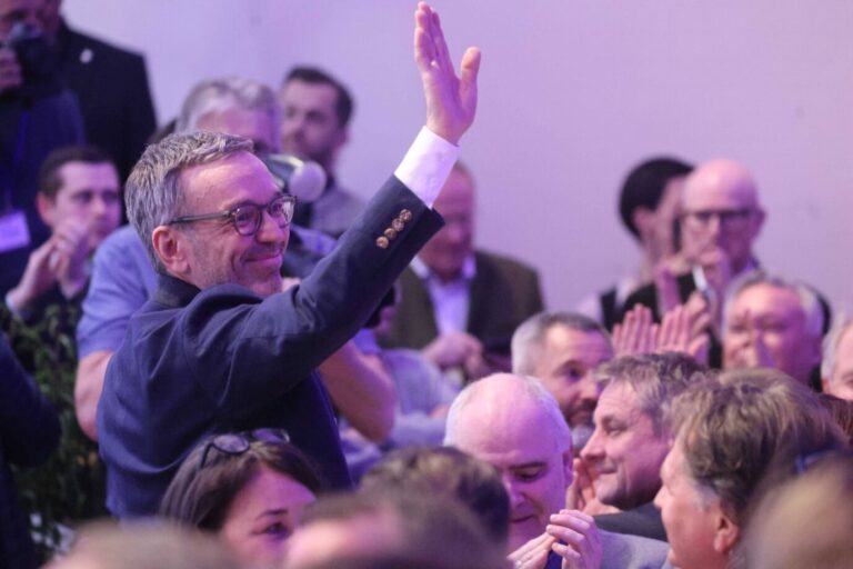 FPÖ-Chef Herbert Kickl und seine Partei erfreuen sich in Österreich aktuell großer Beliebtheit.