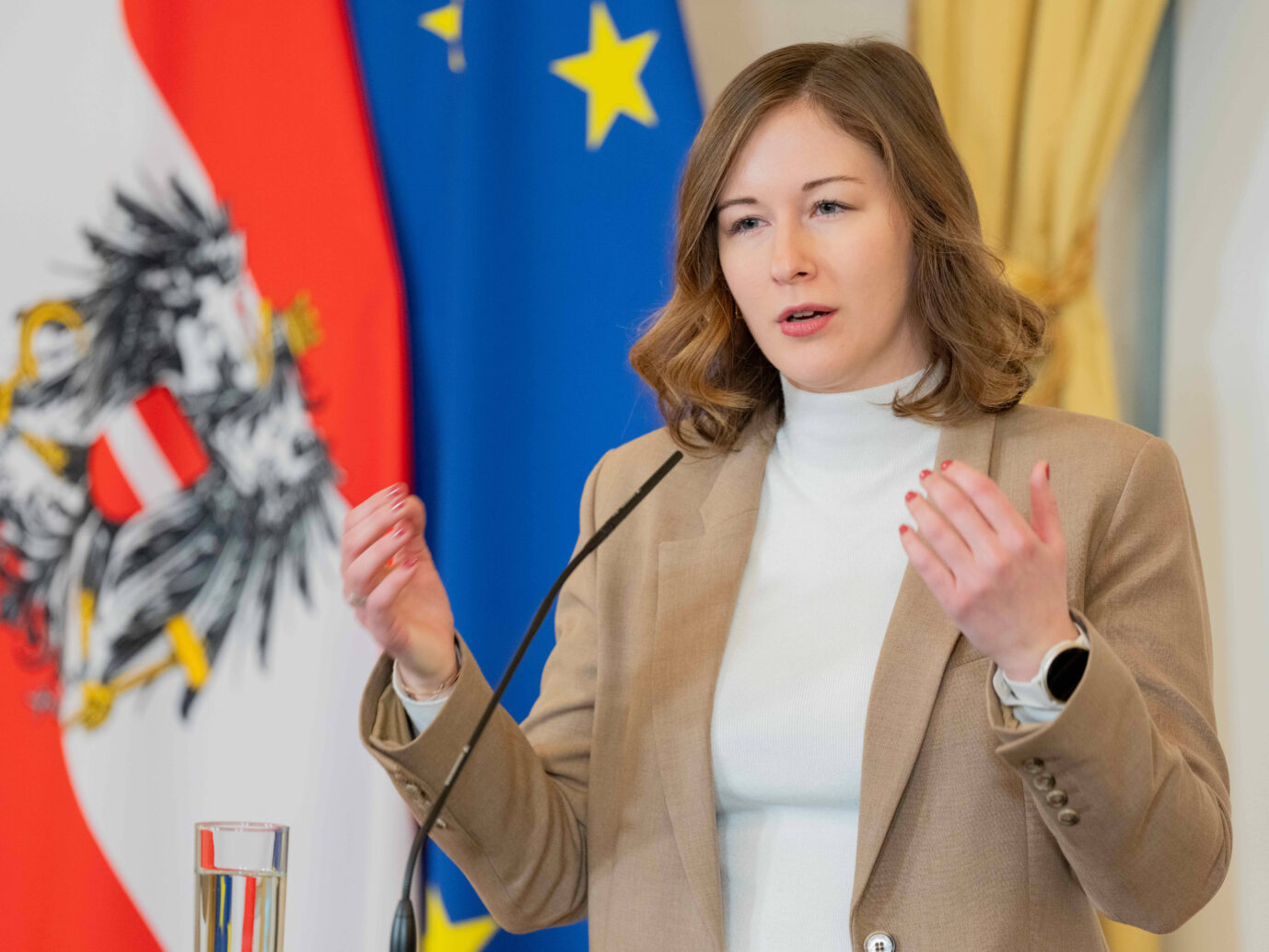 Will Migranten mit scharfen Sanktionen in den Deutschkurs zwingen: Österreichs Integrationsministerin Claudia Bauer (ÖVP). Foto: IMAGO / SEPA.Media