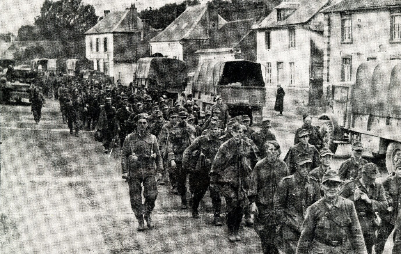 Für Churchill potentielle neue Soldaten: Wehrmachtssoldaten gehen in britische Kriegsgefangenschaft.