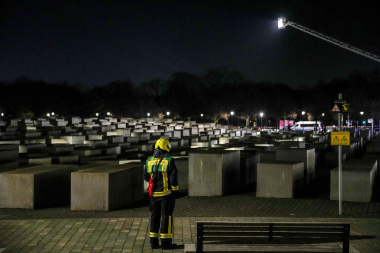 Das Bild zeigt das Holocaust-Mahnmal in Berlin, nachdem ein Syrer dort einen Messerangriff begangen hatte.