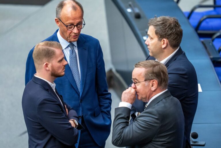Drastische Steuererhöhungen für Leistungsträger? Kanzler Friedrich Merz mit den SPD-Politikern Tim Klüssendorf (links), Boris Pistorius und Lars Klingbeil.