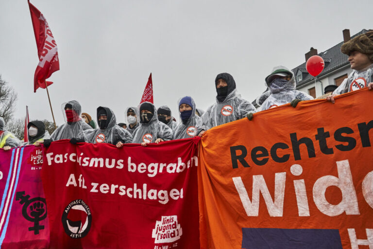 A protester in Giessen, Germany, on November 28, 2025, participates in a day of nationwide mobilization against the relaunch of the youth organization of the far-right party AfD (Alternative fur Deutschland). The alliance ''widersetzen'' calls for the mobilization. Over 200 buses across Germany are expected to arrive in Giessen to protest and prevent the relaunch. The police prepare for a major deployment. 50,000 protesters are expected. (Photo by Tonny Linke/NurPhoto)