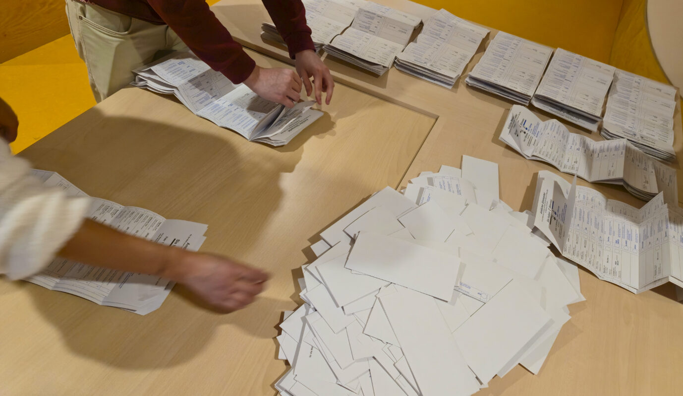 Weil am Rhein, Germany - March 08, 2026: Landtagswahl Baden - Wuerttemberg, State Election, Wahlzettel, Wahlschein, Ballot Paper, Wahl, Politik, Politiker, Politicians, Landtag. Die AfD hat in Saarbrücken eine Wahlwiederholung erstritten.