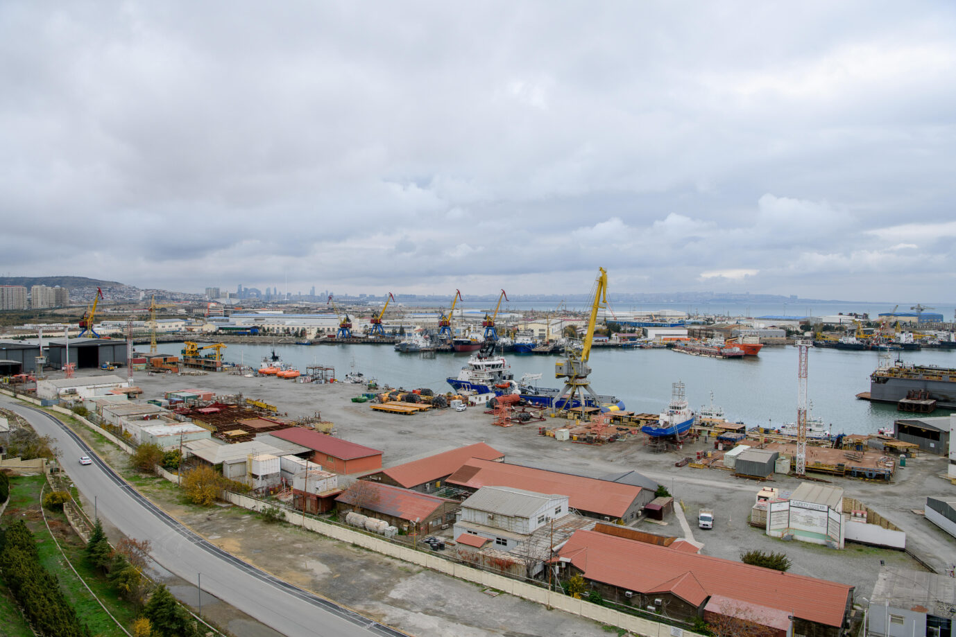 Auch der Hafen von Baku in Kasachstan ist Teil der Neuen Seidenstraße.