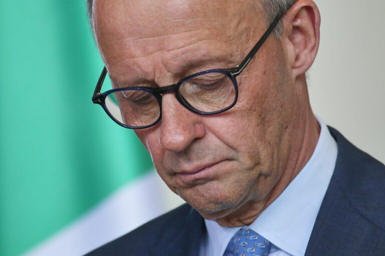 Berlin, Deutschland: Bundeskanzleramt: Empfang des irischen Regierungschefs: Der deutsche Bundeskanzler Friedrich Merz (CDU). Jeder fünfte Wähler möchte nie wieder eine Unionspartei wählen.