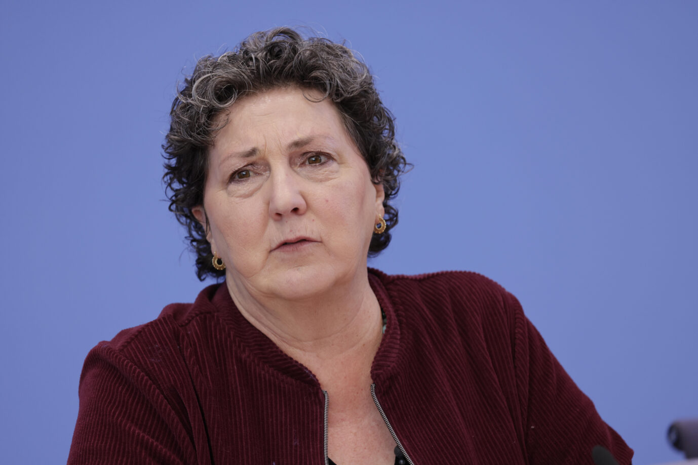 Anja Piel, Mitglied im Geschäftsführenden Bundesvorstand des Deutschen Gewerkschaftsbundes, Deutschland, Berlin, Bundespressekonferenz, Thema: Vorstellung des Sozialstaatsradar 2026. Sie wirft der Bundesgesundheitsministerin Warken (CDU) vor, Kinderlose bestrafen zu wollen.