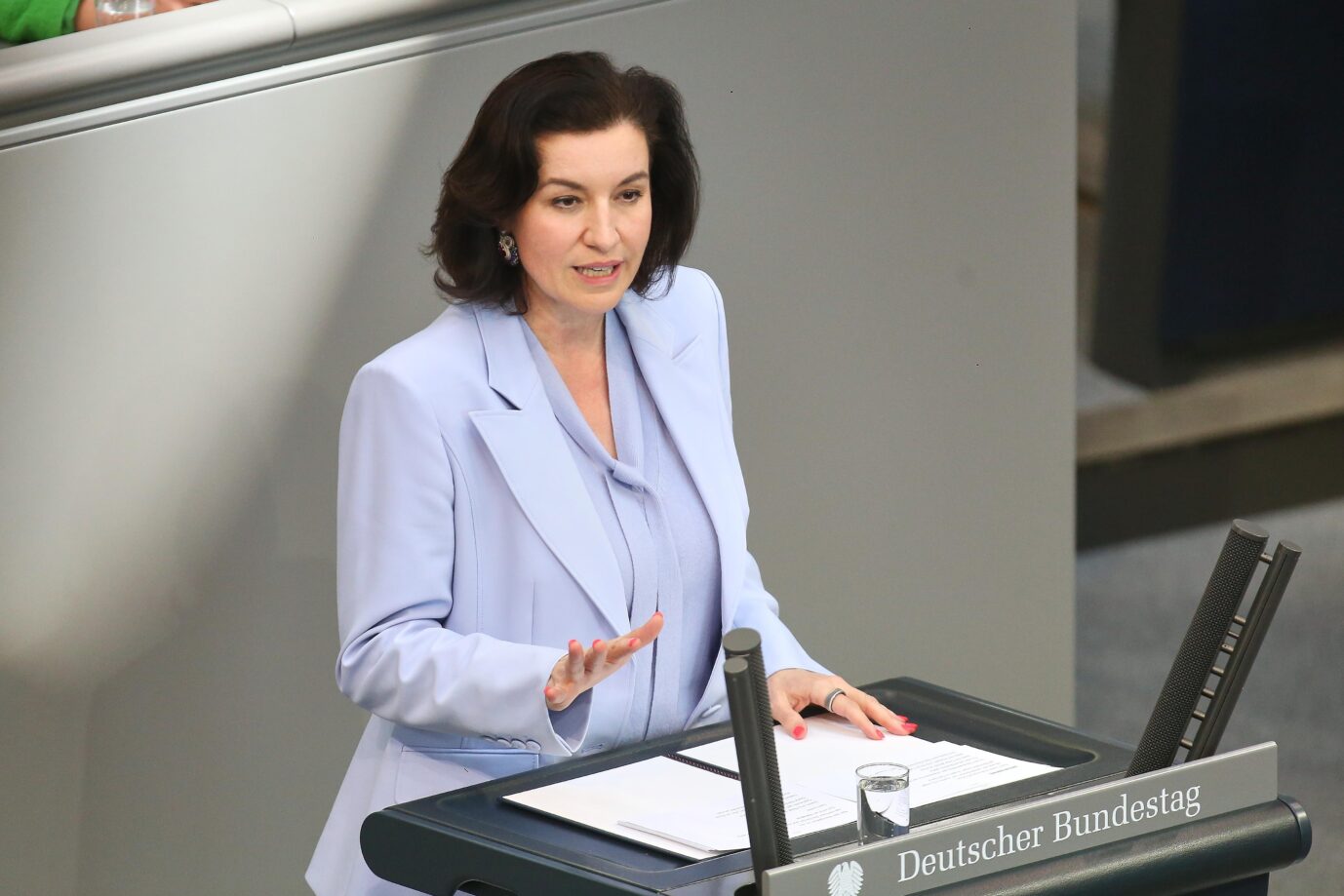 Berlin, Deutschland: Deutscher Bundestag: 73. Bundestagssitzung: Bundesministerin für Forschung, Technologie und Raumfahrt Dorothee Bär (CSU). Ihr Ministerium hat „Correctiv“ mit über 700.000 Euro gefördert.