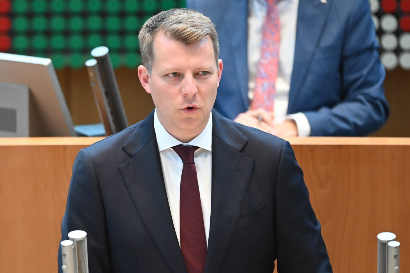 FDP-Chef in Nordrhein-Westfalen, Henning Höne: „Das ist der Weg in den Überwachungsstaat.“ Es geht um neue Verfassungsschutz-Befugnisse. (Themenbild)