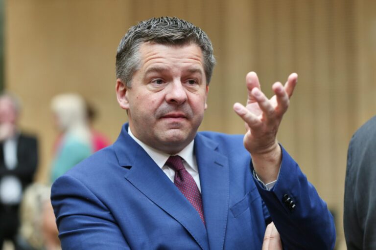 Sachsen-Anhalts Ministerpräsident Sven Schulze: Feuert Debatte um Nichtanerkennung von Abitur-Zeugnissen an. Foto: picture alliance / dts-Agentur | dts Nachrichtenagentur GmbH