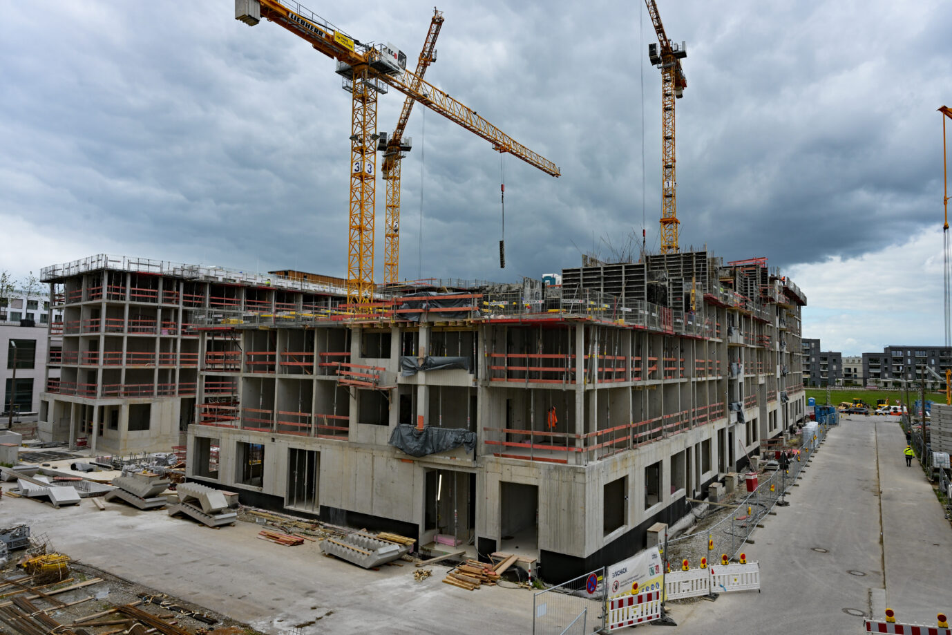 In dem Neubaugebiet Freiham entsteht auf 350 Hektar ein neuer Stadtteil, in dem über 25.000 Menschen leben und fast 15.000 arbeiten werden. 2025 wurden so wenig Wohnungen wie seit 2012 nicht fertiggestellt.