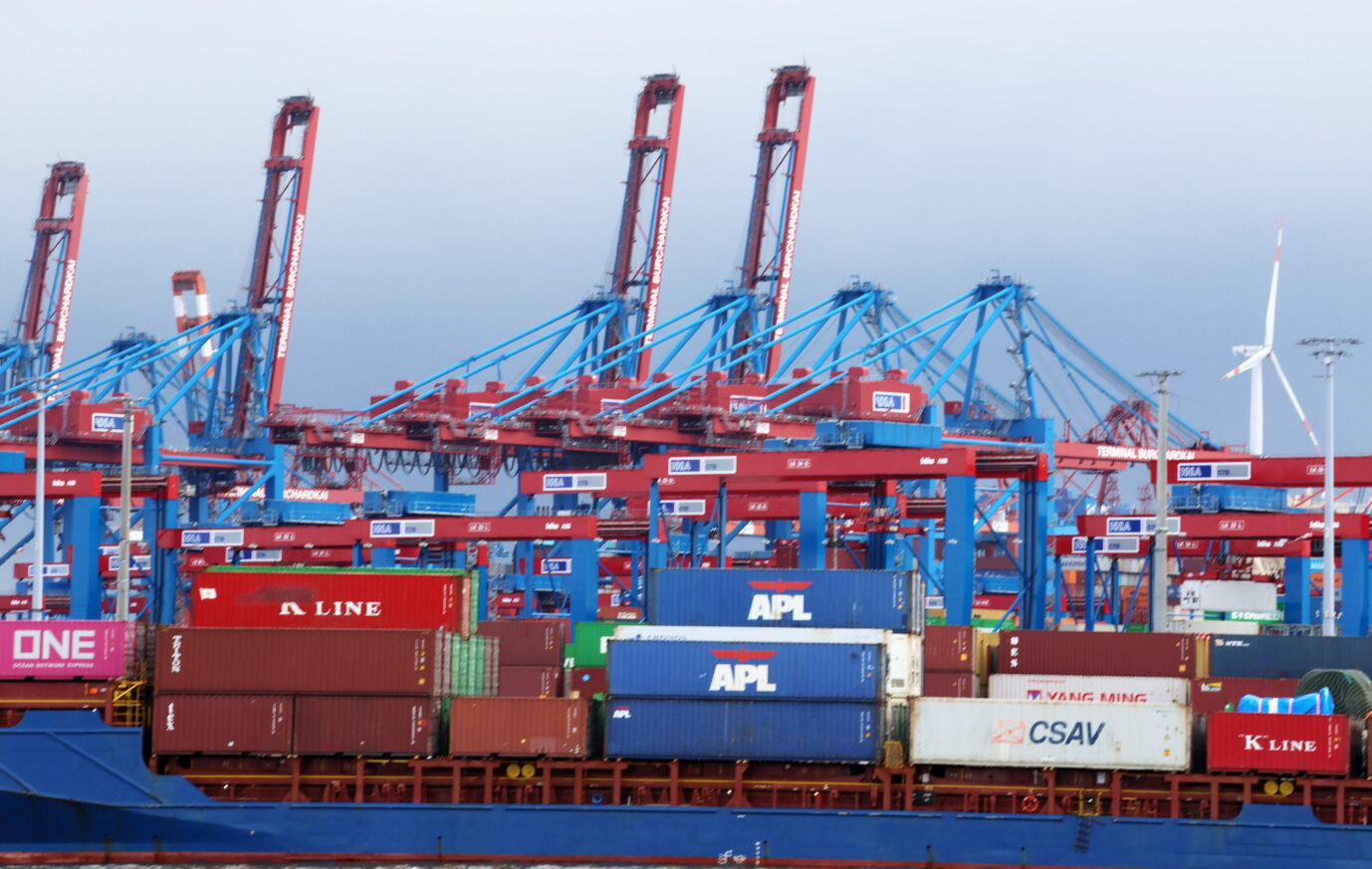 Hamburg Deutschland 13.05 26 Hamburger Hafen Kräne HHLA Containerumschlag im Hamburger Hafen. Die EU-Kommission halbiert die Wachstumsprognose für Deutschland. COPYRIGHT BY INSIDE-PICTURE
