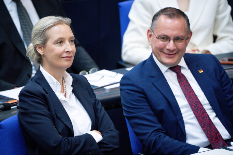 Alice Weidel (AfD) gemeinsam mit Tino Chrupalla (AfD) im Plenum bei der 80. Sitzung des Deutschen Bundestag in Berlin, 21.05.2026