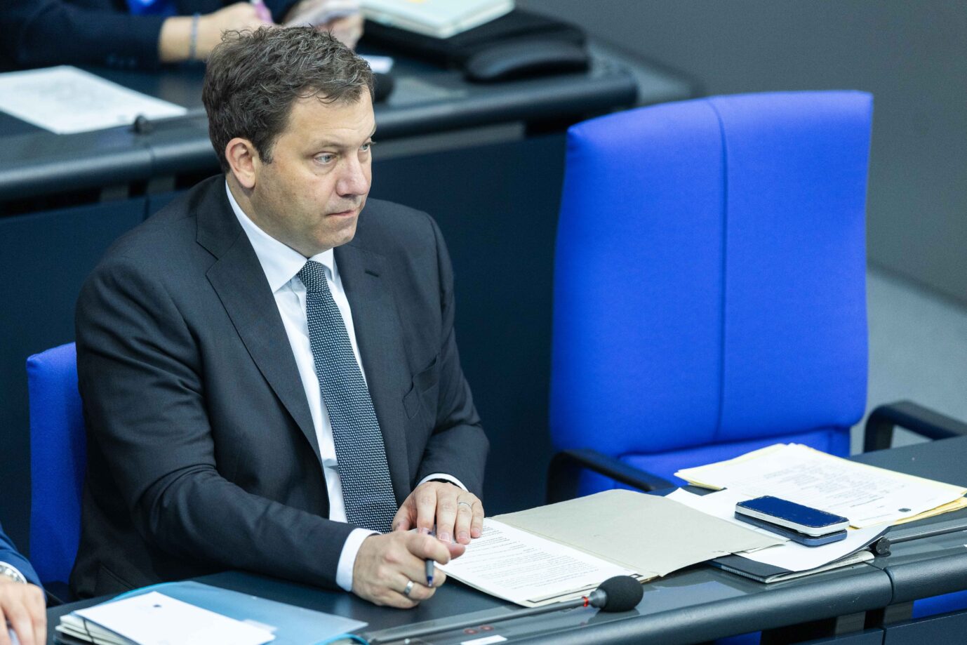 81. Sitzung des Deutschen Bundestages am 22.05.2026 im Plenarsaal des Reichstagsgebäudes in Berlin Lars Klingbeil ( Bundesfinanzminister / Bundesminister der Finanzen ). Seine Aussagen zum Steuerrecht und Selbstanzeigen bei Steuerhinterziehung sorgen aktuell für Kritik. Foto: Revierfoto