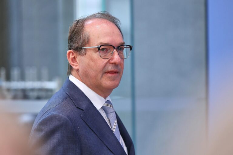Bundesinnenminister Alexander Dobrindt (CSU): Wollte ein Rückführungsabkommen mit Damaskus schließen, um mehr Syrer abzuschieben.