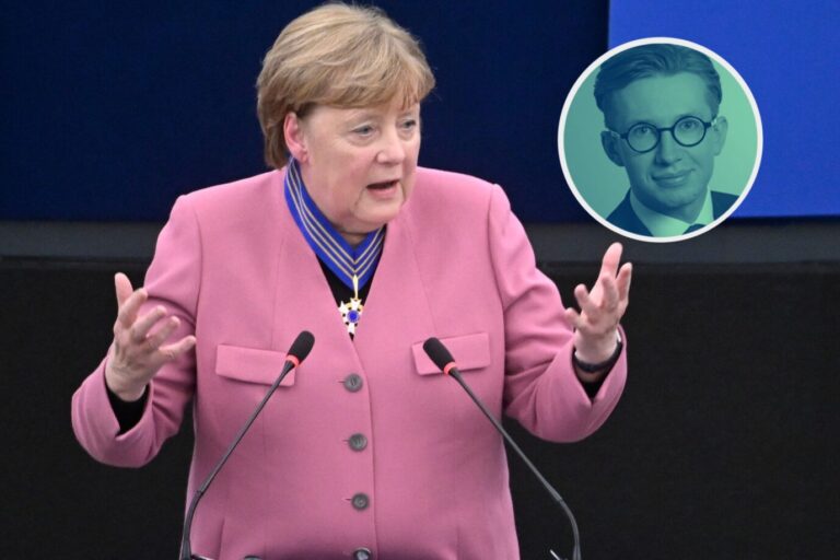Angela Merkel (CDU): hält ihre Dankesrede im Straßburger EU-Parlament.