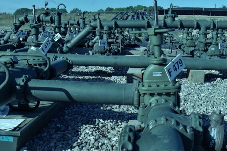 Das Foto zeigt das Rohrleitungsnetz des Spezialpionierregiments 164 „Nordfriesland“. Ein transnationales Pipeline-System soll Europa im Ernstfall verteidigen können.