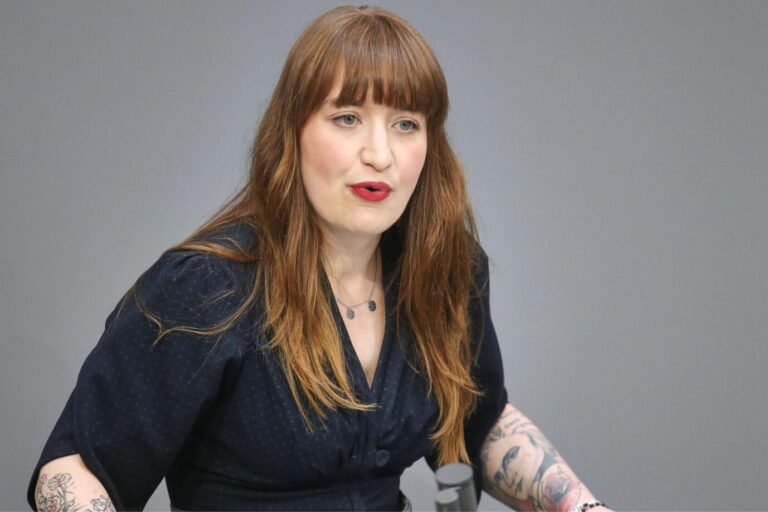 Das Bild zeigt die Vorsitzende der Linksfraktion im Bundestag, Heidi Reichinnek. Die Linkspartei will das Wahlrecht für Ausländer.