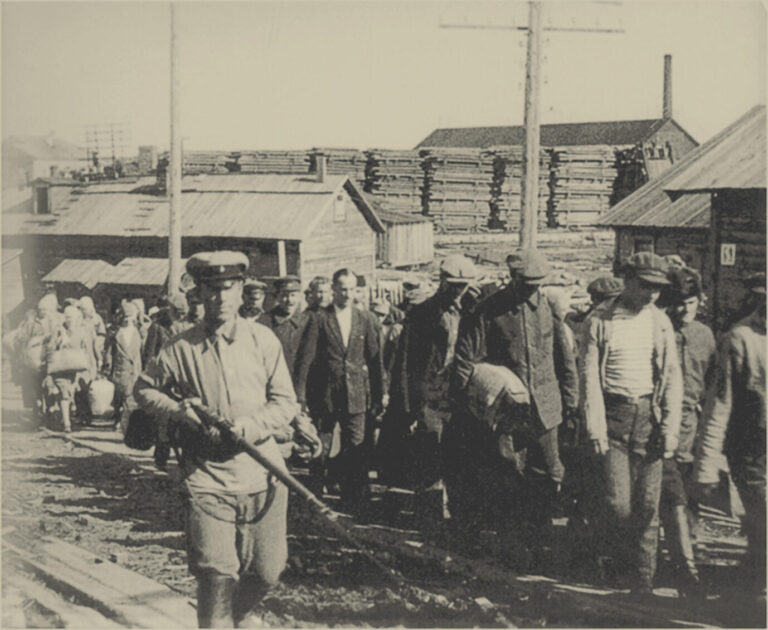 Nach ihrem Sieg im russischen Bürgerkrieg bauten die Sowjets das Gulag-Lagersystem aus.