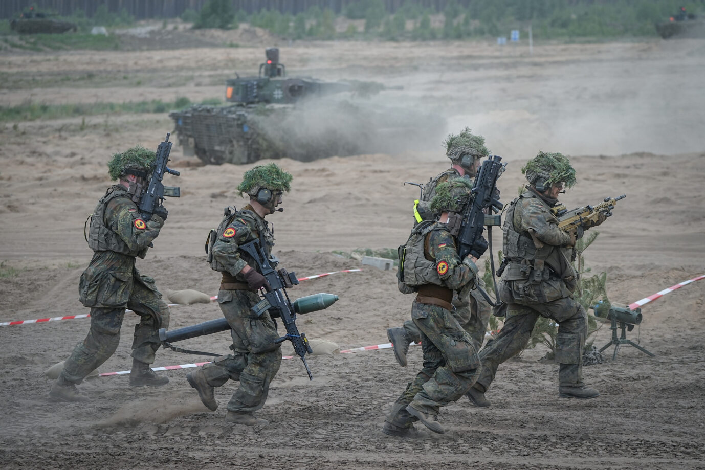 Die Bundeswehr stellt Truppen für die Sicherung der Nato-Ostflanke und übt mit den Bündnispartnern (Archivbild).