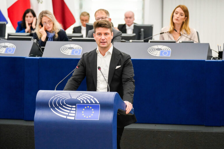 France, Strasbourg, 10-09-2024. Member of the European Parliament Rene Aust in the meeting of European Parliament Plenary session Council and Commission statements Presentation of the program of activities of the Hungarian Presidency in European Parliament. France, Strasbourg, 10-09-2024. Membre du Parlement europeen Rene Aust a la reunion de la session pleniere du Parlement europeen Declarations du Conseil et de la Commission Presentation du programme activites de la presidence hongroise au Parlement europeen. ESN-Fraktionsvorsitzender im Europäischen Parlament, René Aust (AfD): Aus einer europäischen Partei soll eine Aufsichts- und Disziplinierungsinstanz werden. Foto: picture alliance / Hans Lucas | POOL UNION EUROPEENNE / AGENCE HANS LUCAS