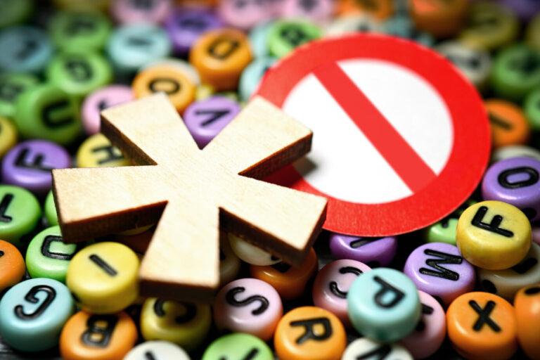 Genderstern und Verbotsschild (Symbolbild): Laut dem AfD-Cottbus-Chef Hohm lehnt die Bevölkerungsmehrheit die Gendersprache ab. Foto: picture alliance / CHROMORANGE | Christian Ohde