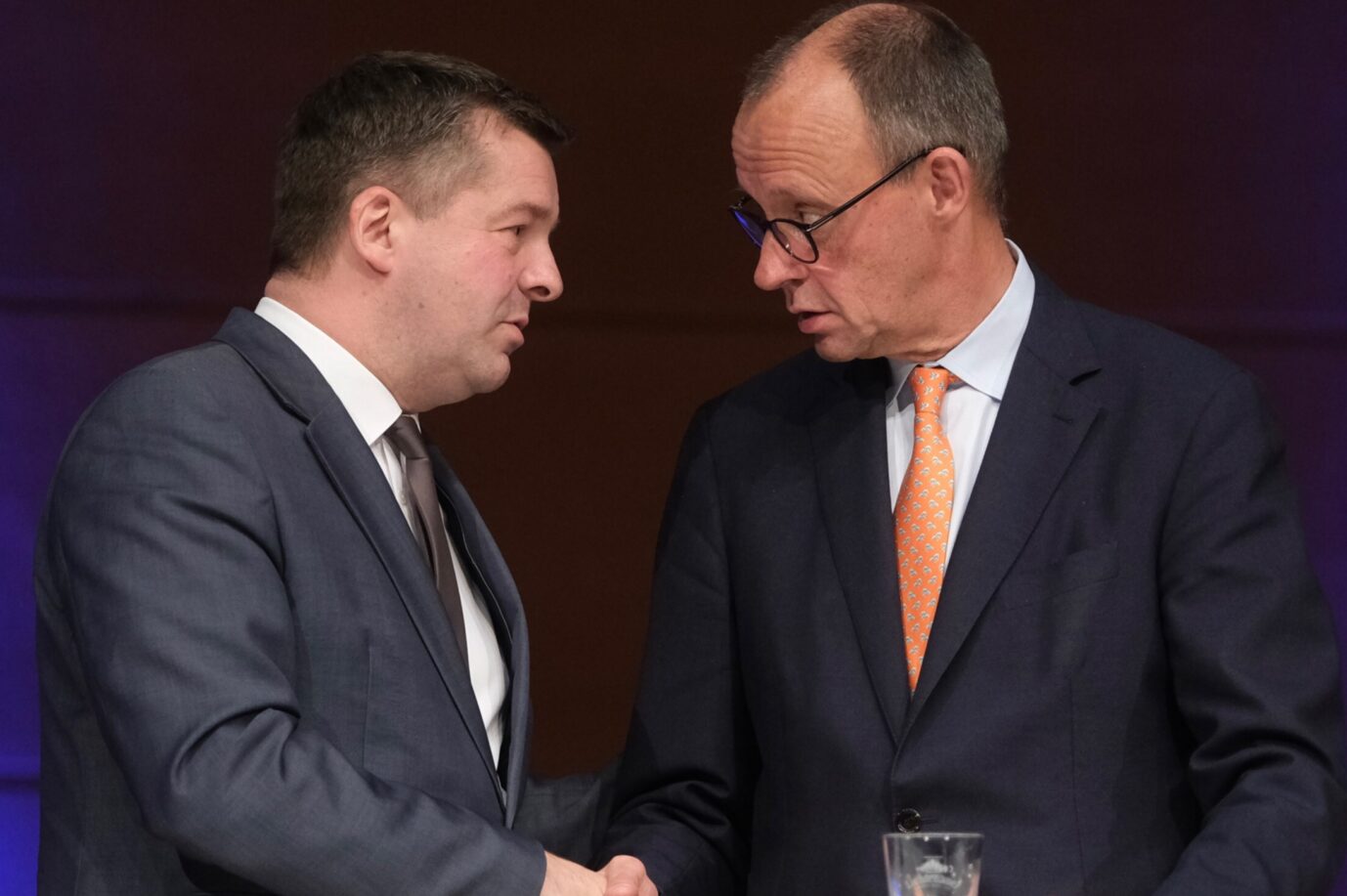 Kein gerngesehener Gast: Sachsen-Anhalts Ministerpräsident Sven Schulze (links), mit Bundeskanzler Friedrich Merz (CDU).