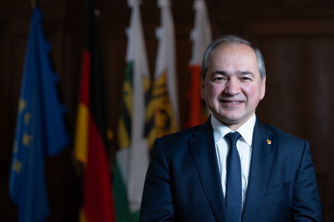 Octavian Ursu (CDU), Oberbürgermeister von Görlitz, steht im Kleinen Ratssaal im Görlitzer Rathaus.