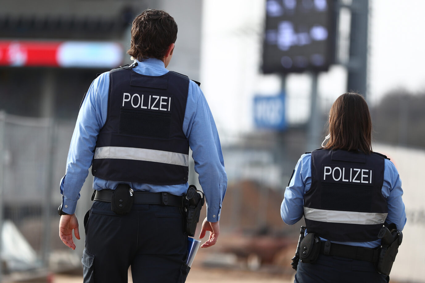 Zweimal wurden Polizisten in Magdeburg zu Hilfe gerufen. Ein Afghane attackierte dort auf offener Straße Frauen brutal. Symbolbild: picture alliance / SNS | Steven Mohr