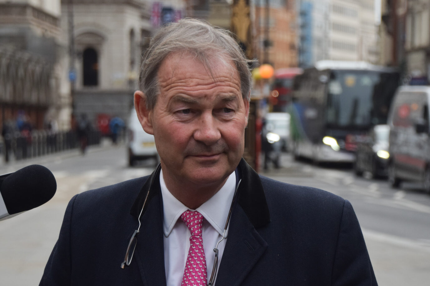 Der Vorsitzende und Unterhausabgeordnete von Restore Britain, Rupert Lowe: „Das Establishment muss jetzt endlich handeln, nicht nur reden.“ Es geht um sein Grooming-Gang-Bericht. (Themenbild)