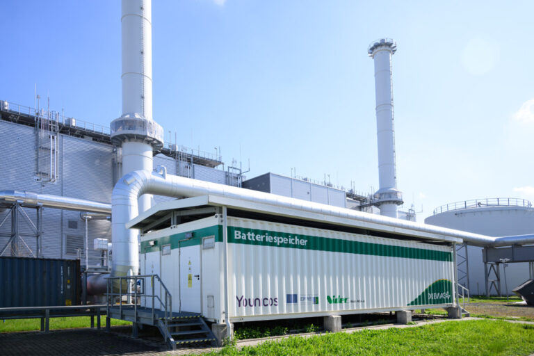 Netzstau bremst Energiewende: Batteriespeicher bei Dresden: Deutschland braucht viel mehr davon.
