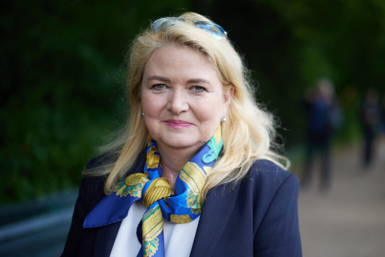 Vom Senat übel mitgespielt: Berlins AfD-Chefin Kristin Brinker am 9. Mai als Gast bei der Einweihung der Helmut-Kohl-Allee in Berlin-Tiergarten.