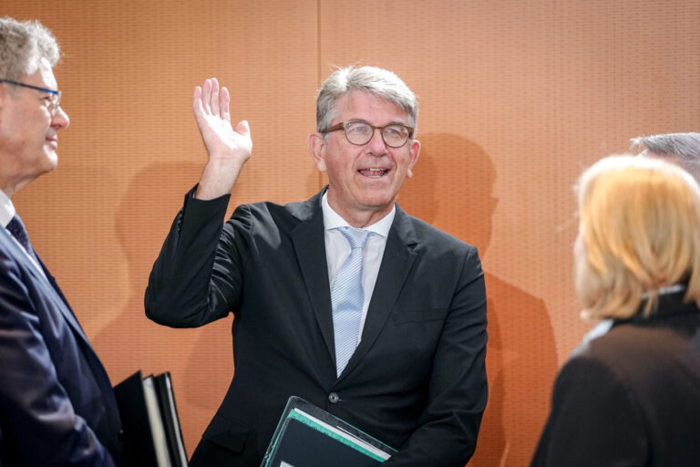 Wolfgang Weimer (M), Kulturstaatsminister, nimmt an der Sitzung des Bundeskabinetts im Bundeskanzleramt teil.