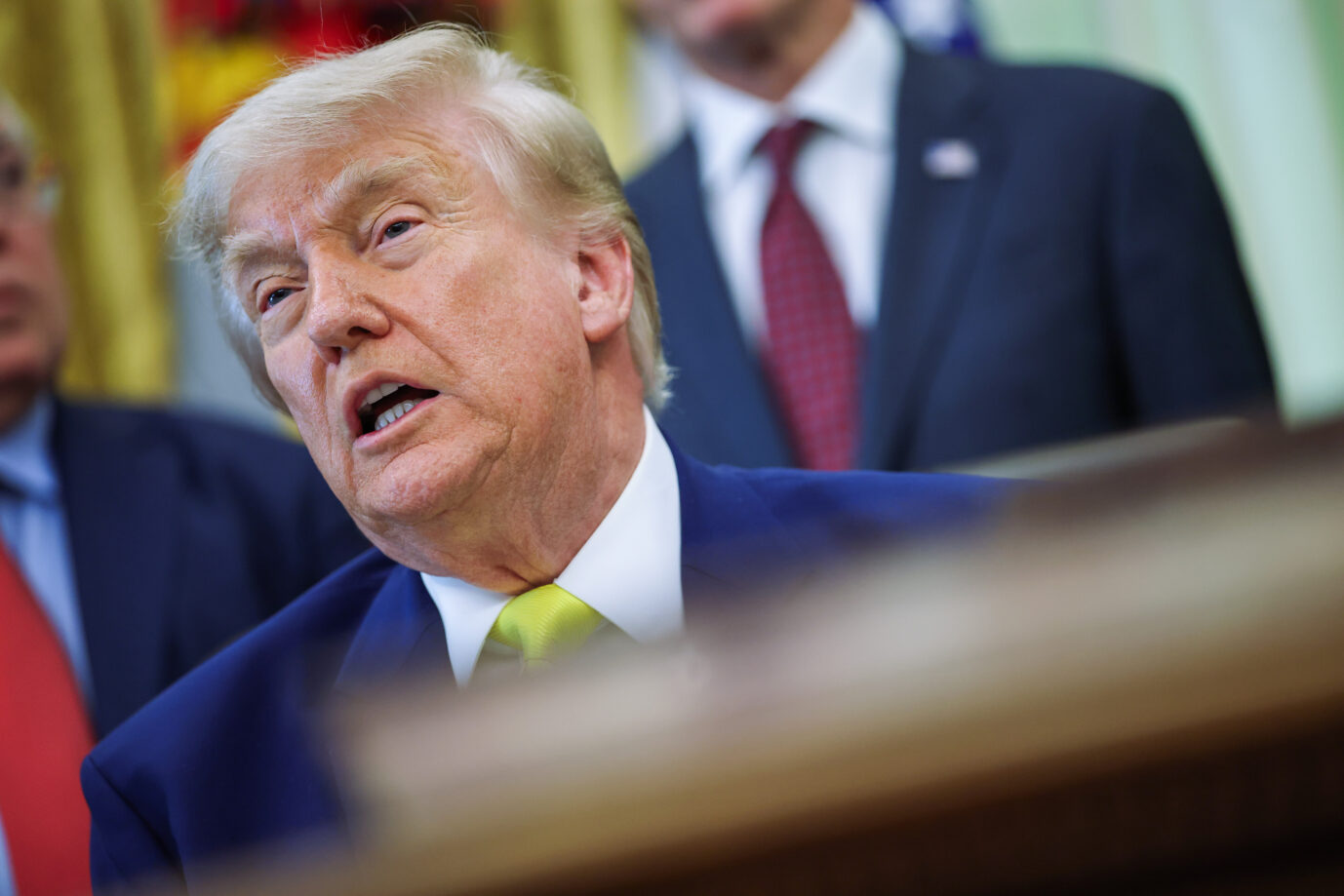 Bruch der Waffenruhe Trump: Iran und Israel sollen gegenseit