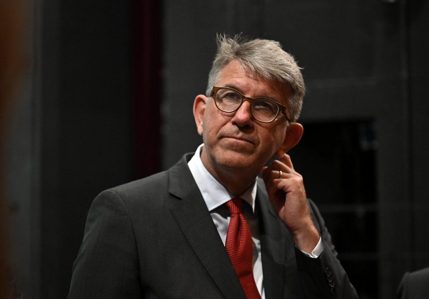 Kulturstaatsminister Wolfram Weimer im Nationaltheater Weimar: Ist ihm der Medienpranger egal? Foto: picture alliance/dpa | Martin Schutt