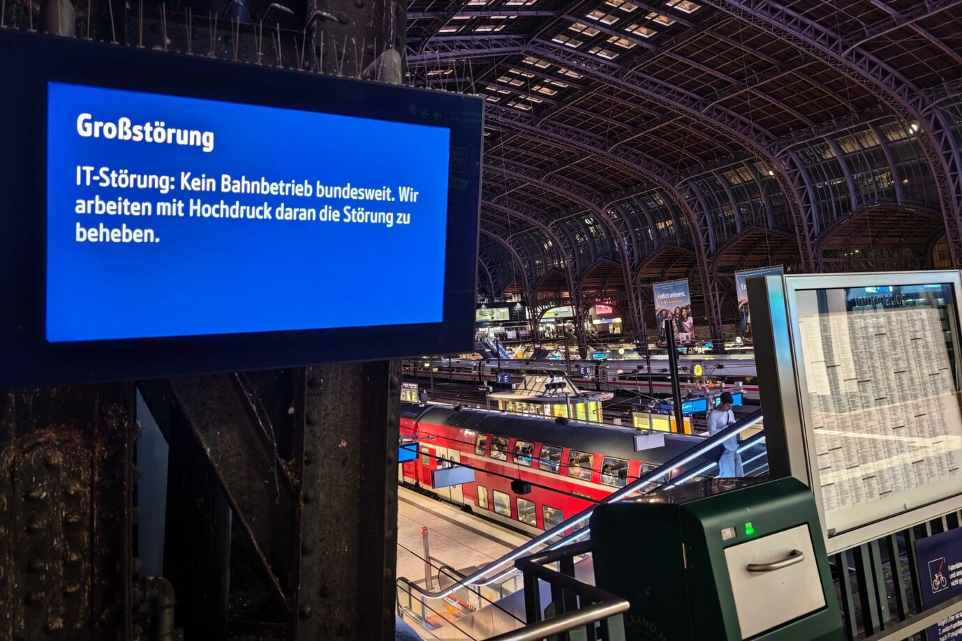 Nichts ging mehr: Hier ein Bild vom Hamburger Hauptbahnhof am Dienstagabend.