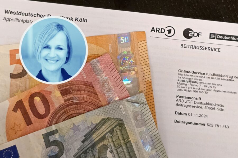 Das Bild zeigt Geldscheine und ein Schreiben des Beitragsservices von ARD und ZDF.