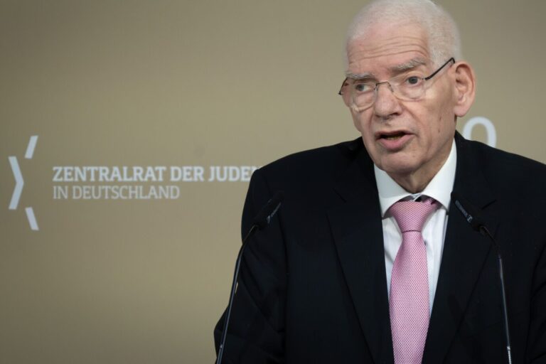 Das Bild zeigt den Präsidenten des Zentralrates der Juden, Josef Schuster. Er kritisiert die Linkspartei.