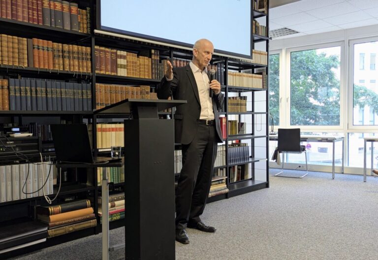 Frank Urbaniok stellt sein Buch in der Bibliothek des Konservatismus vor: Dutzende Verlage wollten sein Buch über Ausländerkriminalität nicht veröffentlichen. Foto: BdK
