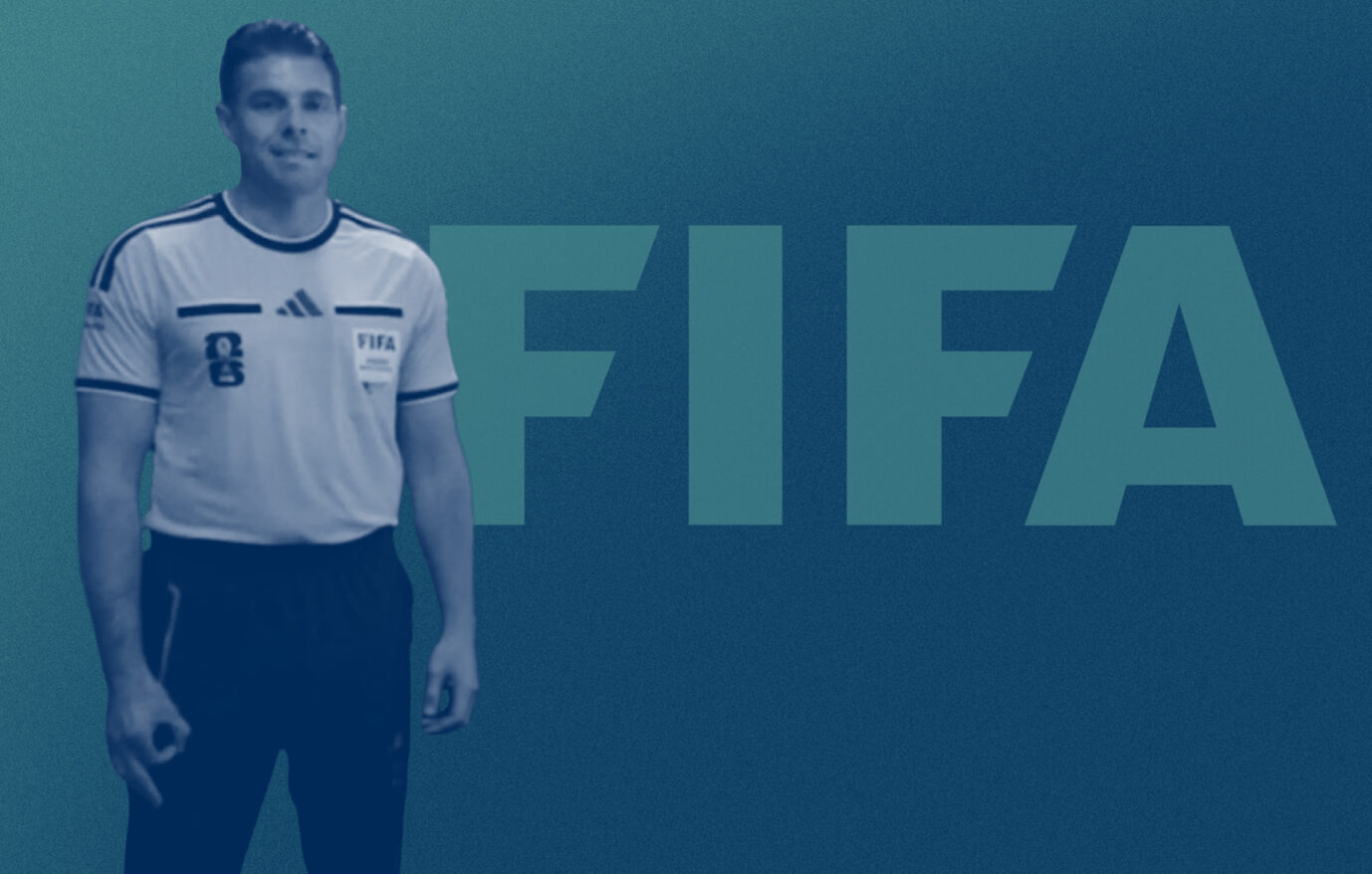 Das Bild zeigt den australischen Fußballschiedsrichter Shaun Evans.