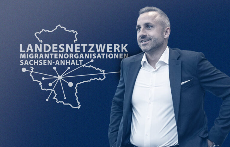 Das Bild zeigt den AfD-Politiker Ulrich Siegmund und das Logo des „Landesnetzwerks Migrantenorganisationen in Sachsen-Anhalt“ (Lamsa). Die NGO ist ein Gegner der AfD.