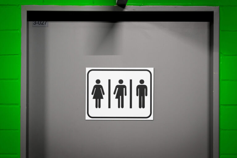 Toiletten wie hier in der Volkswagen Arena in Wolfsburg soll es bald auch vermehrt in Berlin geben. Foto: picture alliance/dpa | Swen Pförtner