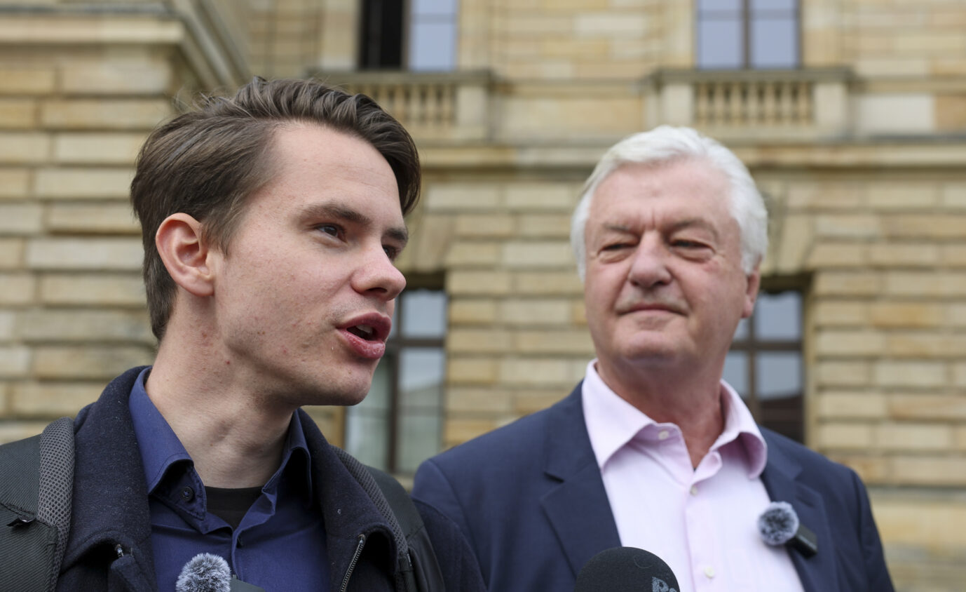 Paul Klemm (l.) mit „Compact“-Chefredakteur Jürgen Elsässer: der Deutsche Bundestag erteilt ihm keine Akkreditierung, sondern ein Hausverbot. Foto: picture alliance/dpa | Jan Woitas