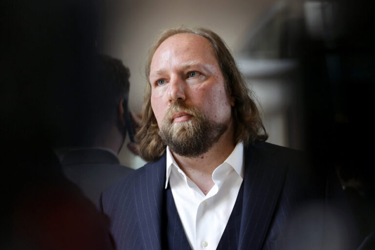Grünen-Politiker Anton Hofreiter guckt traurig
